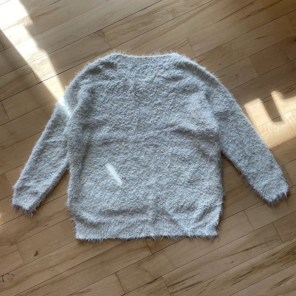 Molly Bracken - White Sweater - Picture 2 of 6